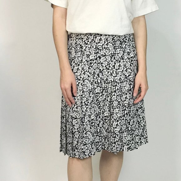 Vintage 80s BLACK & WHITE FLORAL Drop Waist Skirt with Pleats! Small - Picture 2 of 4